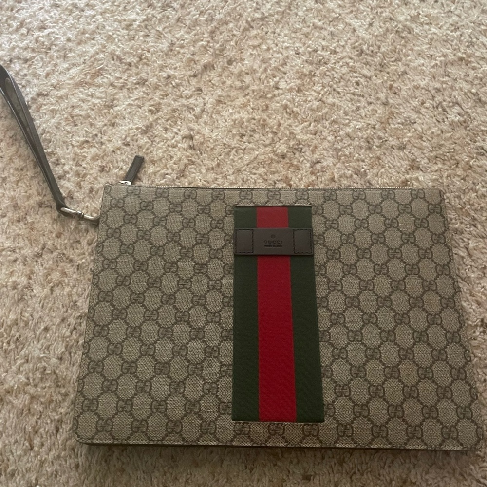 Authentic Gucci GG Supreme Laptop Sleeve / Clutch – Excellent Condition – 14”